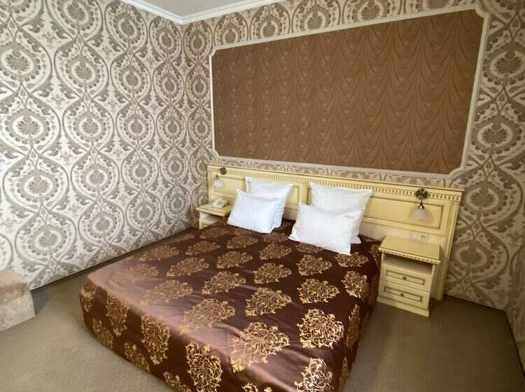 סוויטת ג'וניור, Praga