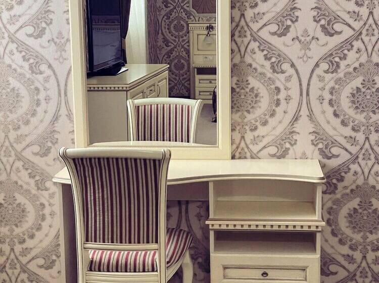 סוויטת ג'וניור, Praga