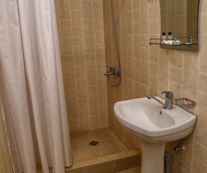 اتاق استاندارد سه نفره, Lara Hotel