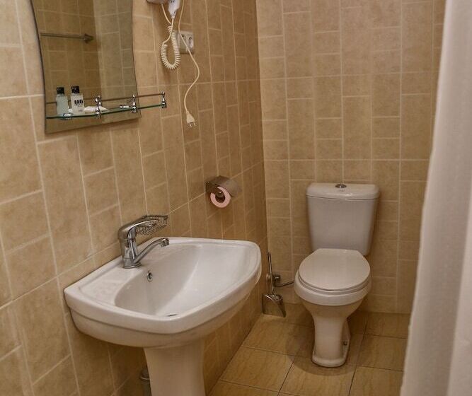 اتاق استاندارد سه نفره, Lara Hotel