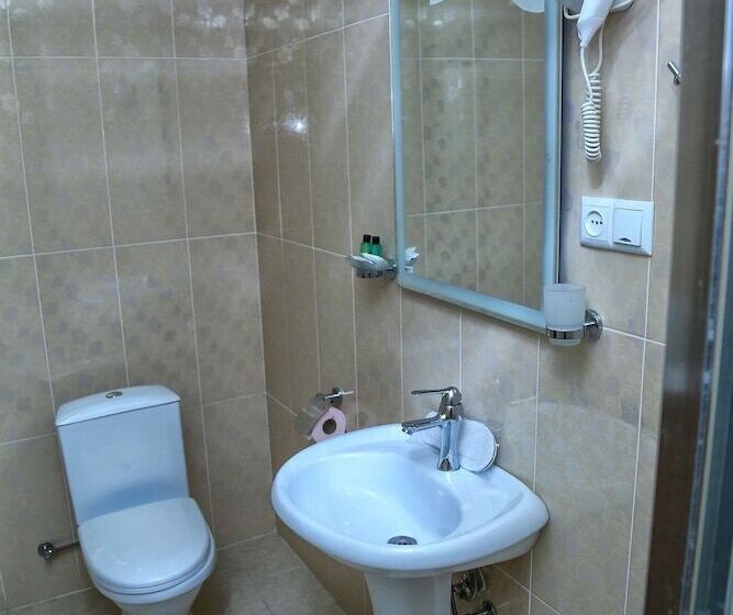 اتاق استاندارد سه نفره, Lara Hotel