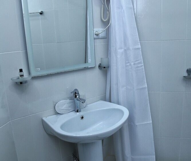 اتاق استاندارد سه نفره, Lara Hotel