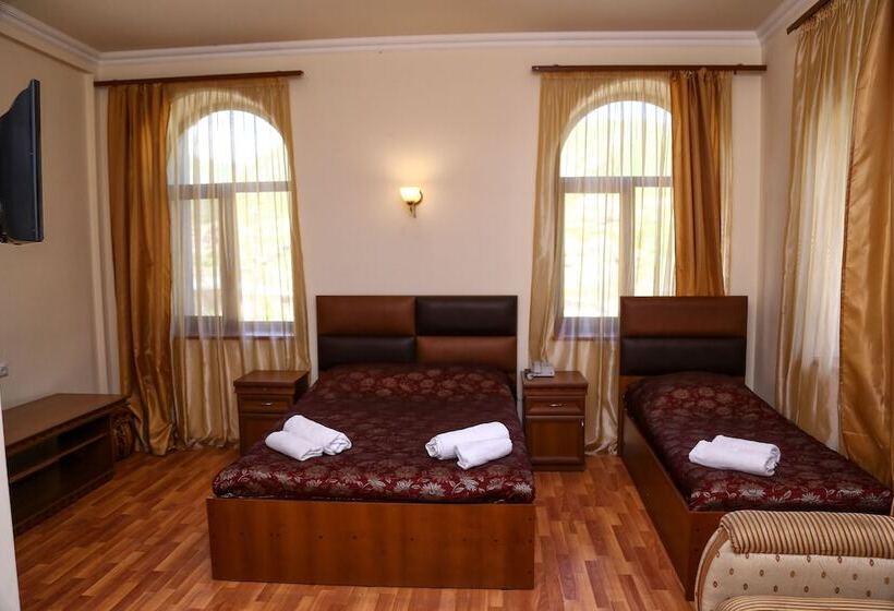 اتاق استاندارد سه نفره, Lara Hotel