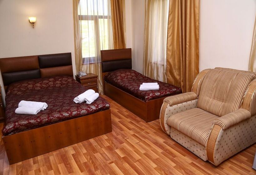اتاق استاندارد سه نفره, Lara Hotel