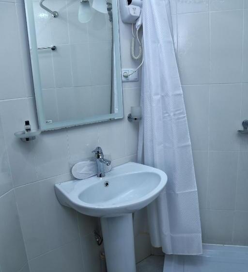 اتاق استاندارد سه نفره, Lara Hotel