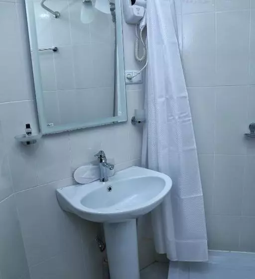 اتاق استاندارد سه نفره, Lara Hotel