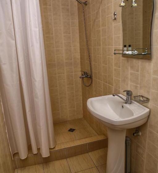 اتاق استاندارد سه نفره, Lara Hotel