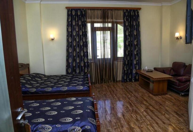 اتاق استاندارد سه نفره, Lara Hotel