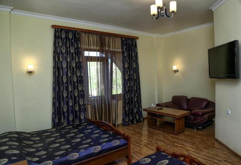 اتاق استاندارد سه نفره, Lara Hotel