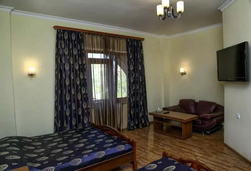 اتاق استاندارد سه نفره, Lara Hotel