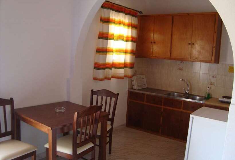 スタンダードスタジオ, Marina Blue Ornos