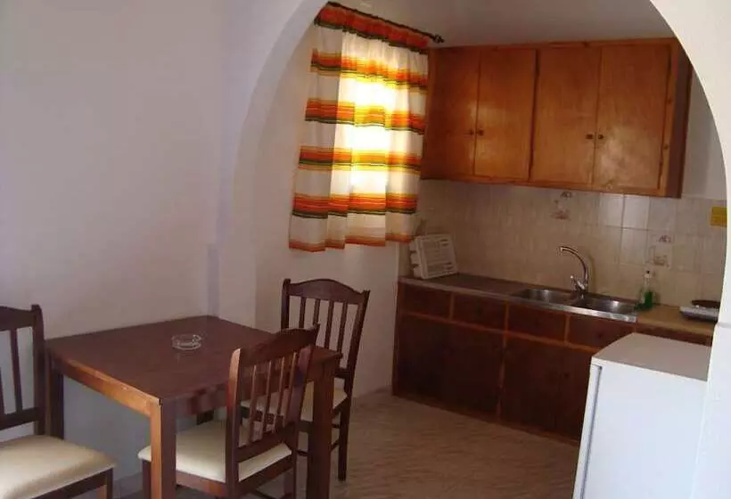 استودیوی استاندارد, Marina Blue Ornos