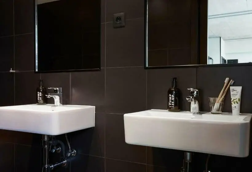 اتاق استاندارد یک نفره, The Social Hub Madrid 4* Star