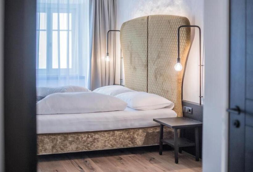 标准间, Zur Traube