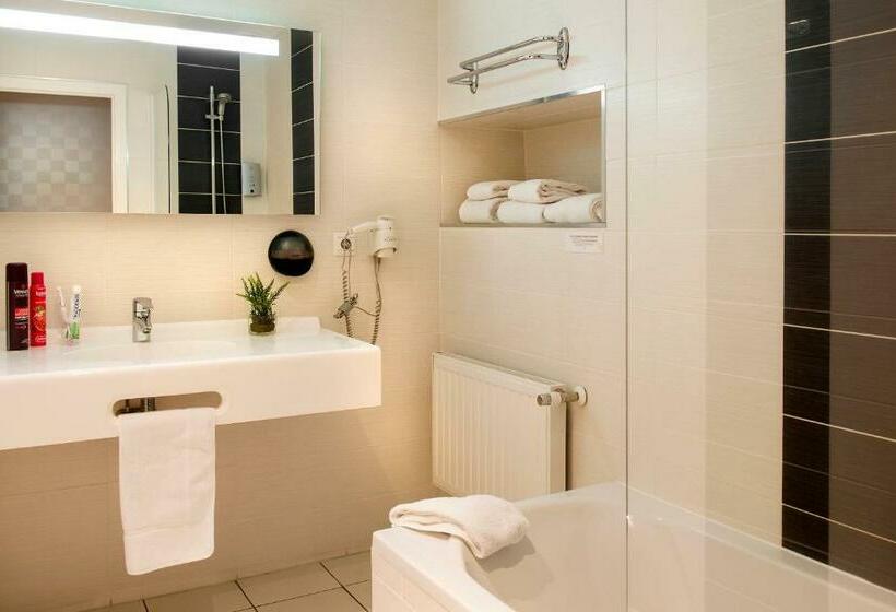 Номер Стандарт с Балконом, Logis Hôtel Restaurant Le Parc