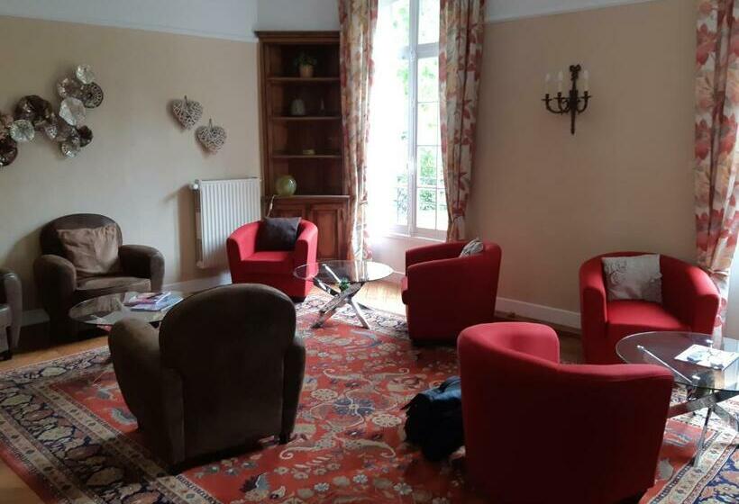 Номер Стандарт с Балконом, Logis Hôtel Restaurant Le Parc