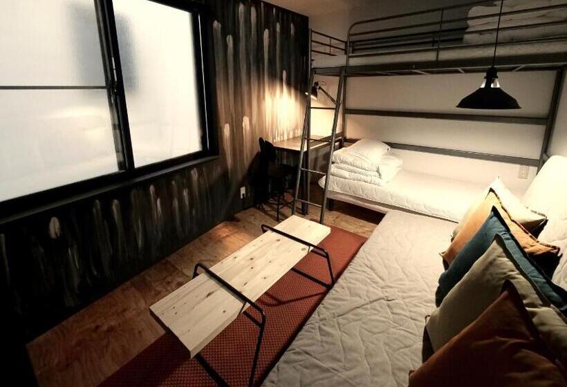 غرفة قياسية رباعية حمام مشترك, Bench