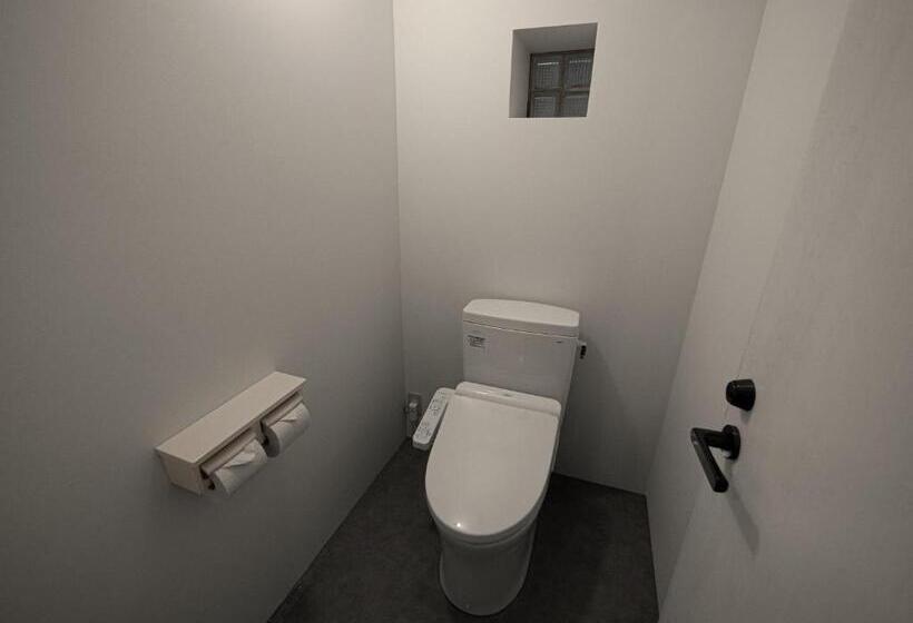 غرفة عائلية حمام مشترك, Bench