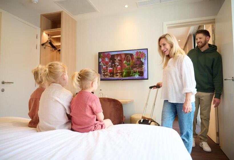 家庭套房, The Cornr