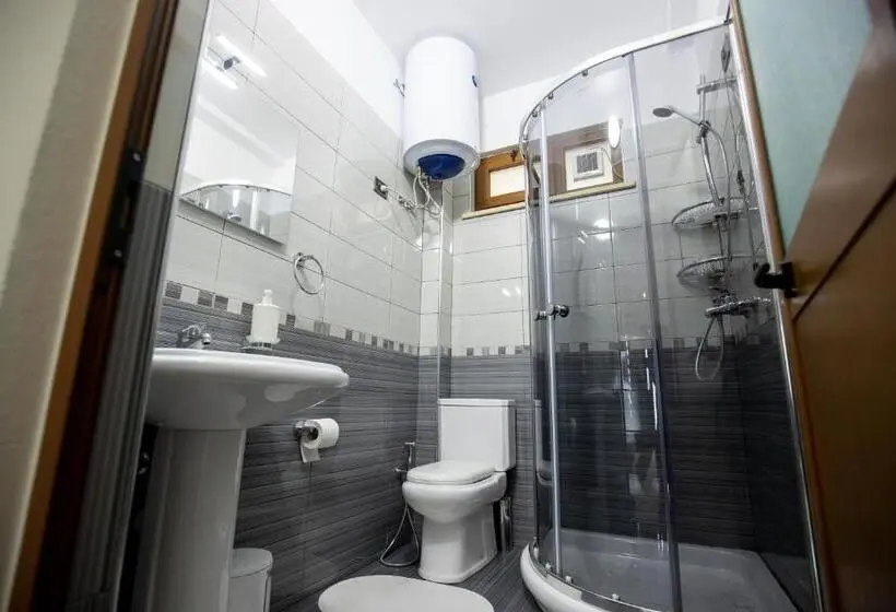 Quarto Familiar, Xhuli Guesthouse