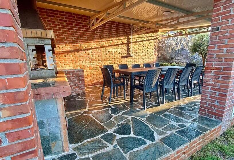اتاق استاندارد سه نفره, Xhuli Guesthouse