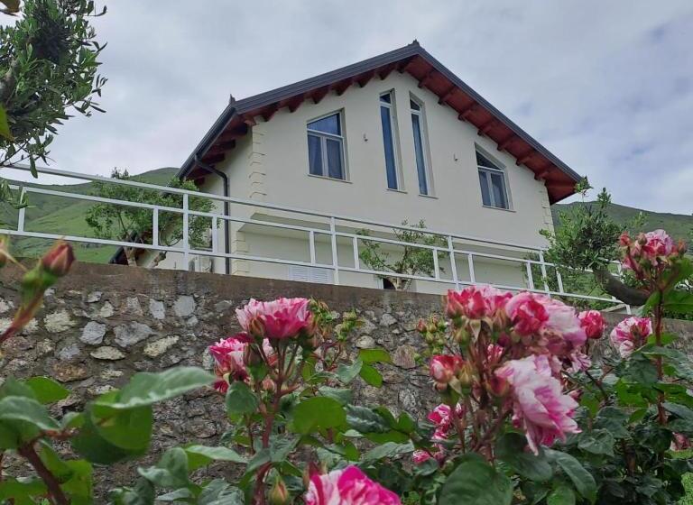 اتاق استاندارد سه نفره, Xhuli Guesthouse