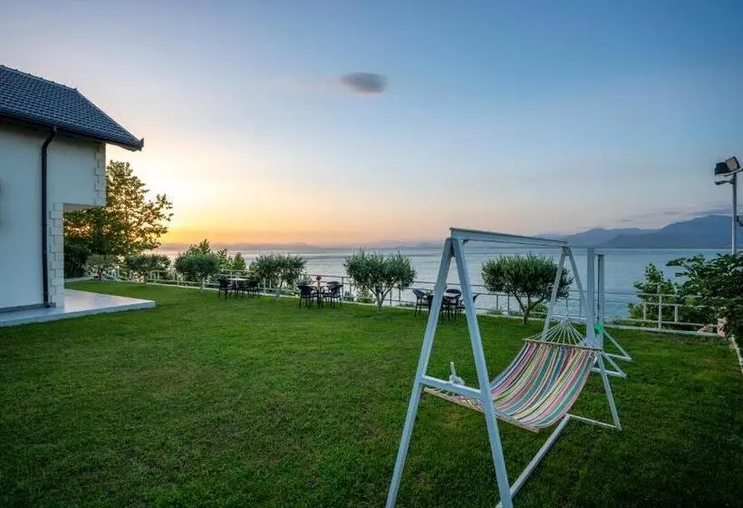 Quarto Familiar, Xhuli Guesthouse