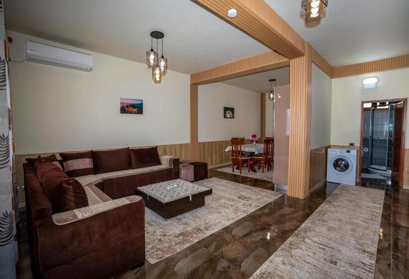 اتاق خانوادگی, Xhuli Guesthouse