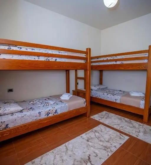 Quarto Familiar, Xhuli Guesthouse