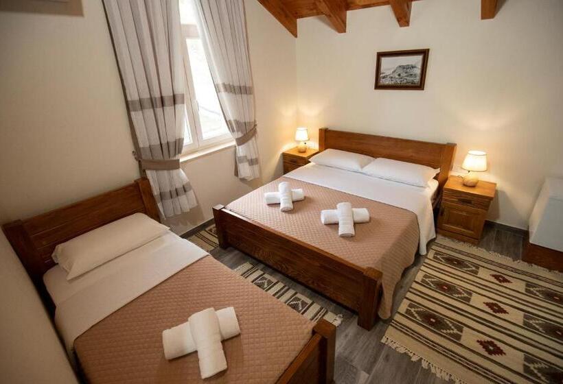 اتاق استاندارد با چشم‌انداز کوهستان, Xhuli Guesthouse