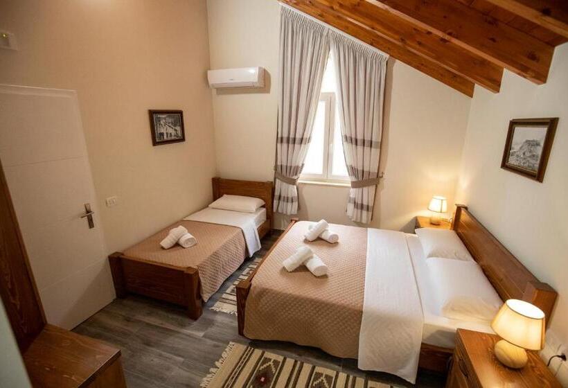 اتاق استاندارد با چشم‌انداز کوهستان, Xhuli Guesthouse