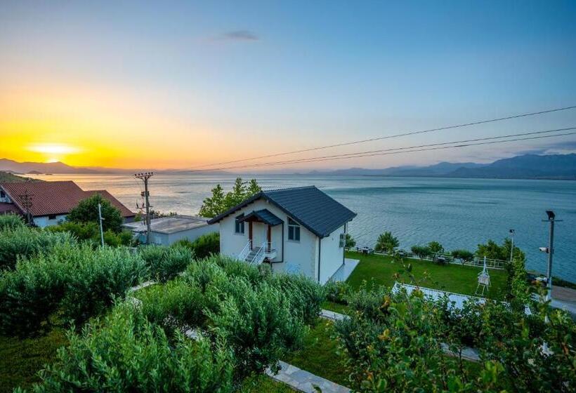 اتاق استاندارد سه نفره, Xhuli Guesthouse