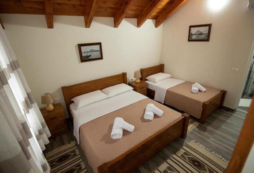 اتاق استاندارد سه نفره, Xhuli Guesthouse