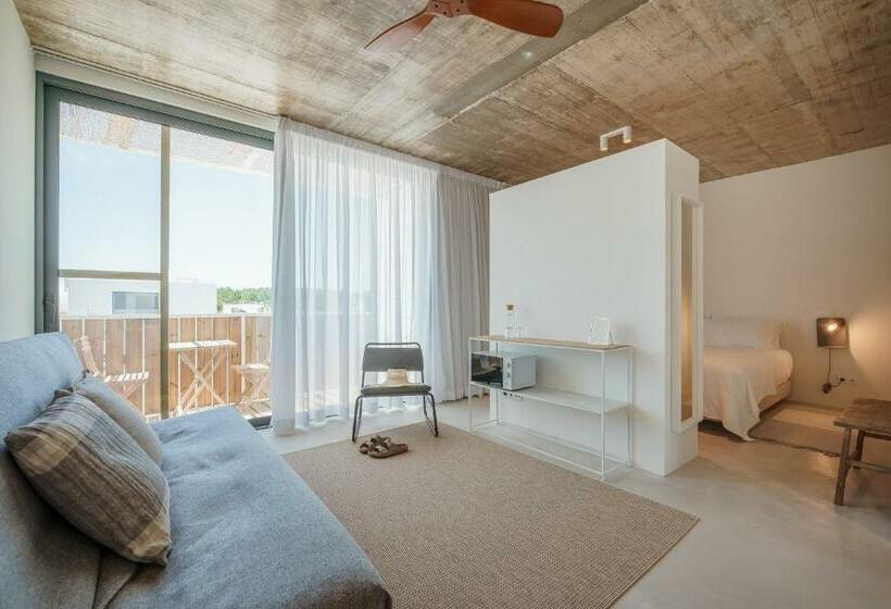 家庭间, B.hostel