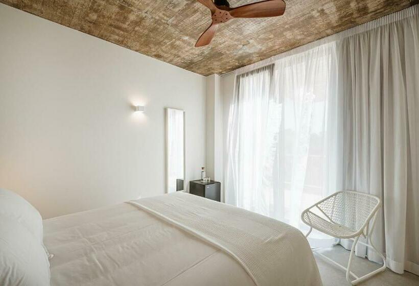 غرفة ديلوكس مزودة بشرفة, B.hostel