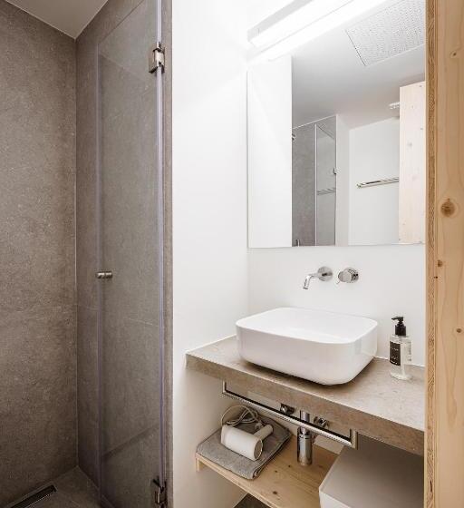 غرفة قياسية, B.hostel