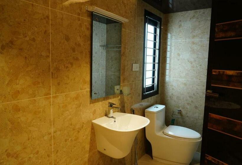 패밀리 룸, L. R Residency