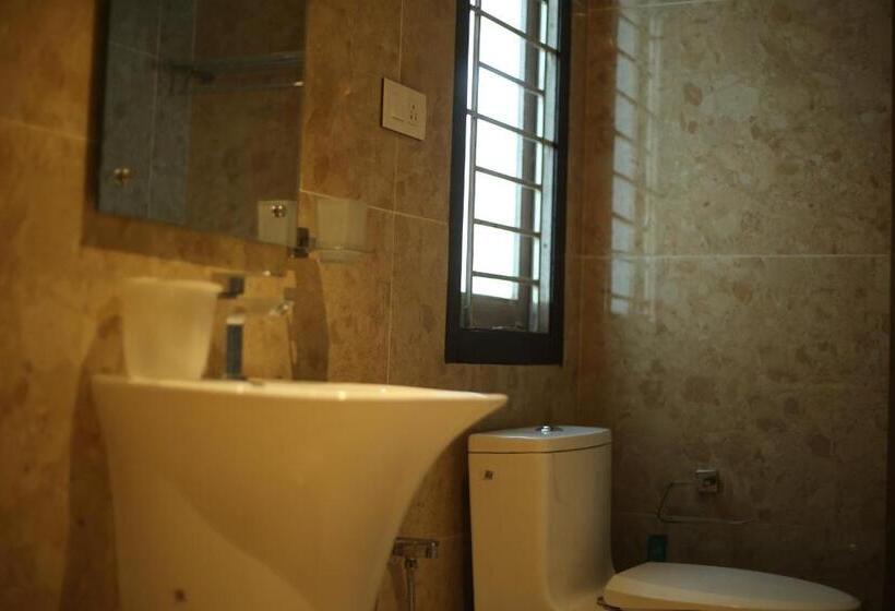 Quarto Familiar, L. R Residency