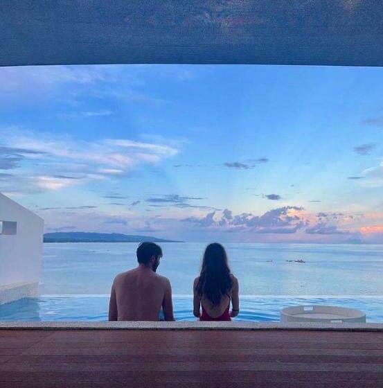 سوئیت با تخت بزرگ, Epic Suites Bohol Adults Only