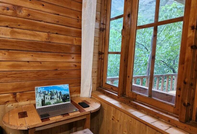 غرفة قياسية سرير كينج, Hipostel Tirthan