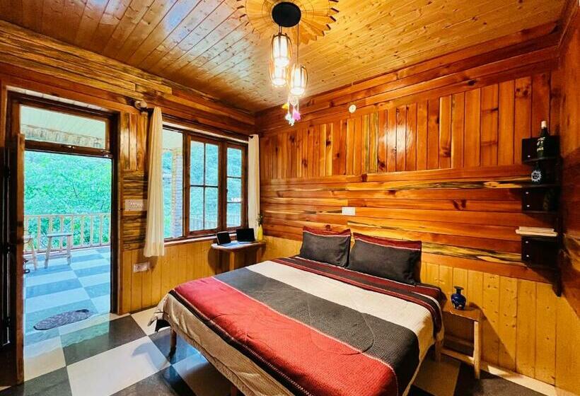 غرفة قياسية سرير كينج, Hipostel Tirthan