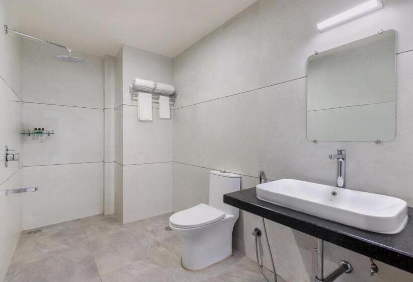 Juniorsviitti Näkymä, Seasons  A Boutique