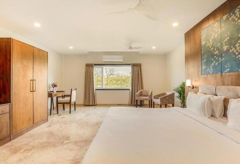 Juniorsviitti Näkymä, Seasons  A Boutique