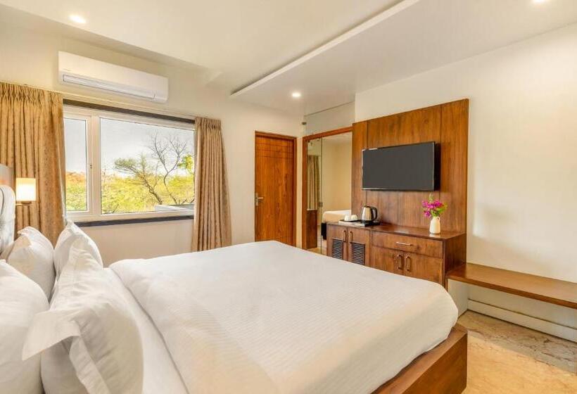 Sviitti 2 Makuuhuonetta, Seasons  A Boutique