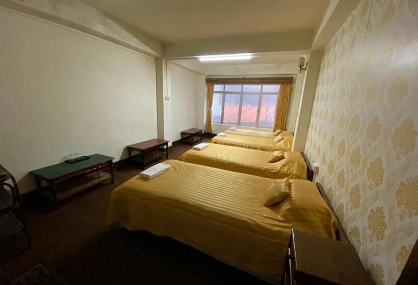 スタンダード4人部屋, Yankee Resort Lava