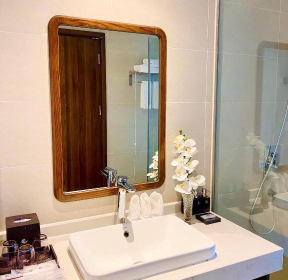 اتاق سه نفره دلوکس با چشمانداز دریا, Vipol Mui Ne Hotel & Spa
