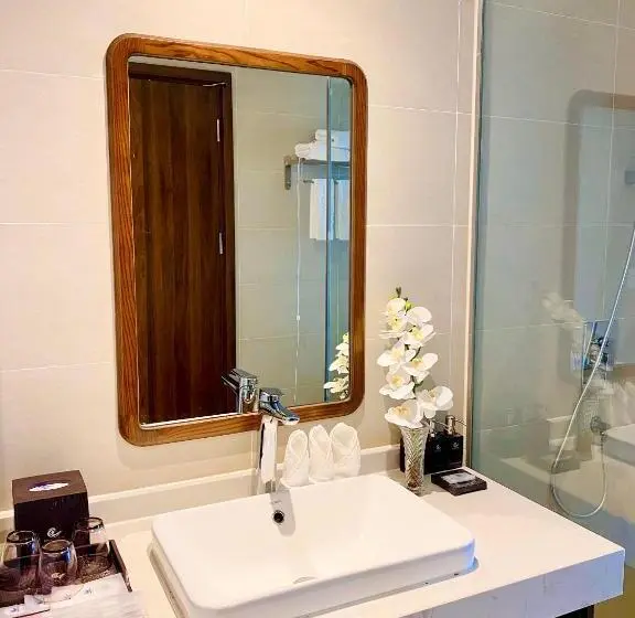 اتاق سه نفره دلوکس با چشم‌انداز دریا, Vipol Mui Ne Hotel & Spa