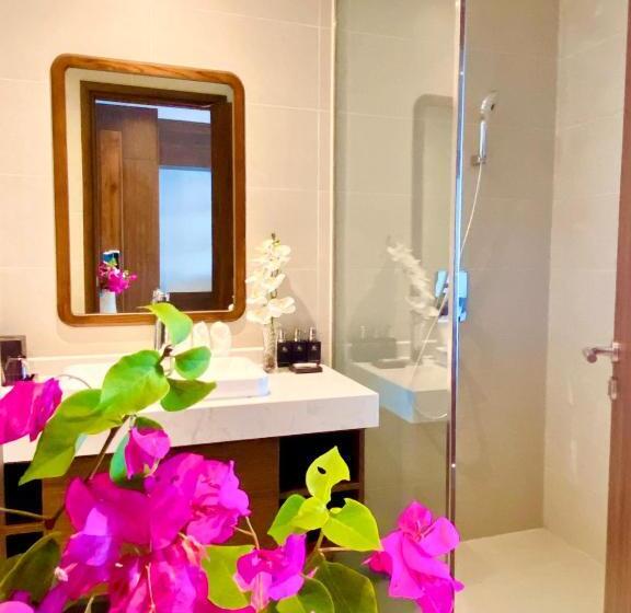 اتاق سه نفره دلوکس با چشمانداز دریا, Vipol Mui Ne Hotel & Spa