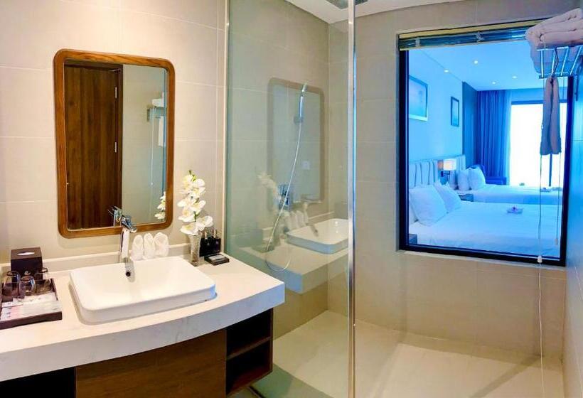 اتاق سه نفره دلوکس با چشمانداز دریا, Vipol Mui Ne Hotel & Spa