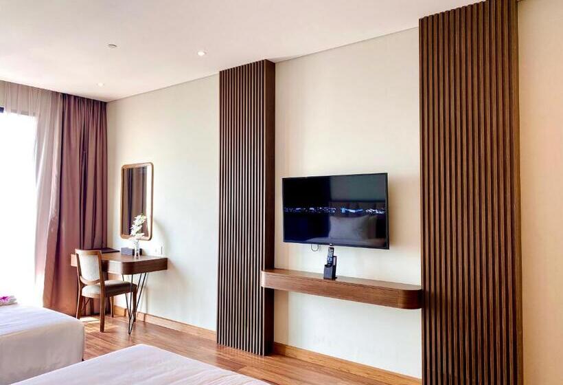 اتاق سه نفره دلوکس با چشمانداز دریا, Vipol Mui Ne Hotel & Spa